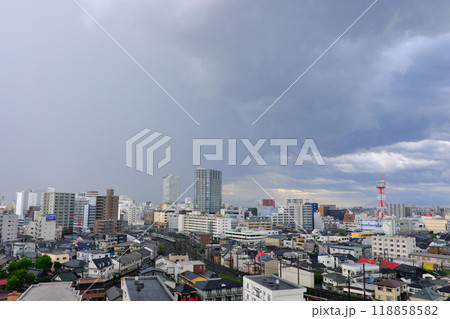 街並雨雲 118858582