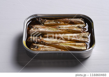 オイルサーディンの缶詰 118860460