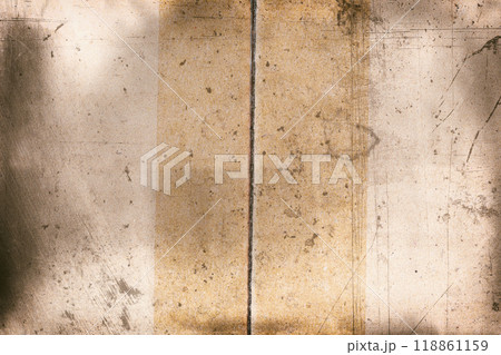 The top of the cardboard has adhesive tape on it and there are dirt stains. The top of the cardboard has adhesive tape on it and there are dirt stains. 118861159