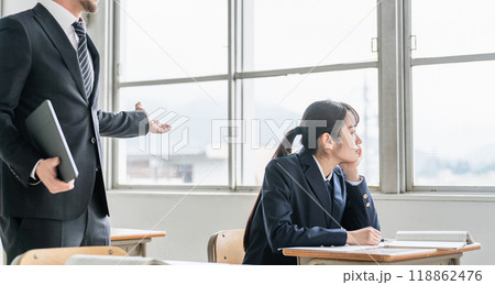 無気力な高校生と呆れる教師 118862476