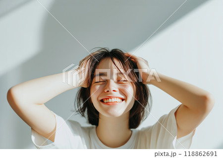 女性の美容イメージ（スキンケア・ヘアケア・ヘッドスパ） 118862691