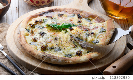 ゴルゴンゾーラとはちみつのピザ 118862980