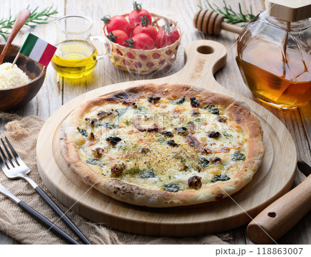 ゴルゴンゾーラとはちみつのピザ ゴルゴンゾーラとはちみつのピザ 118863007