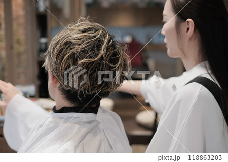 beauty parlor 118863203
