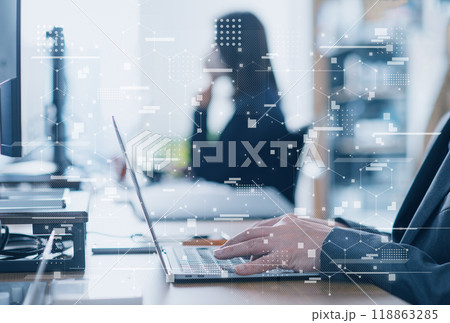 オフィスでのビジネスシーン、IT企業、オフィスワーク、デジタルネットワークイメージ 118863285