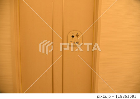 おしゃれなトイレの扉マーク おしゃれなトイレの扉マーク 118863693