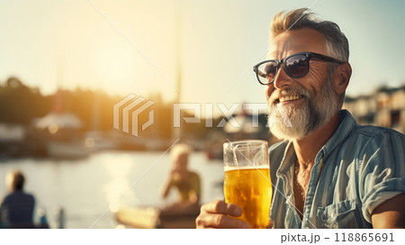A man in sunglasses drinks beer 118865691
