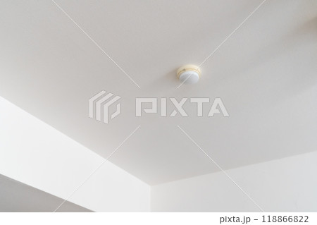 天井についている火災報知器 天井についている火災報知器 118866822