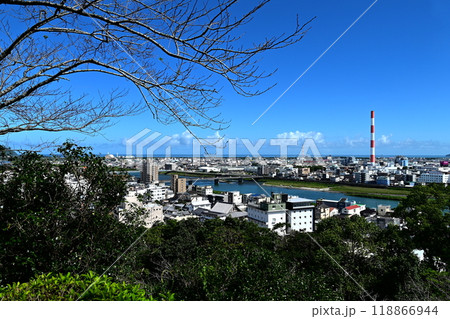 延岡城から見える延岡市街の風景 118866944