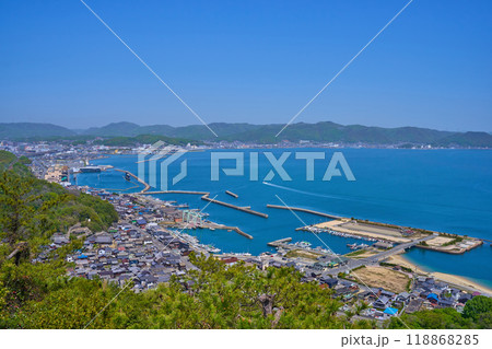 岡山県倉敷市の鷲羽山展望台から北側の眺望(大畠,漁港,競艇場,大畠海浜公園など) 岡山県倉敷市の鷲羽山展望台から北側の眺望(大畠,漁港,競艇場,大畠海浜公園など) 118868285