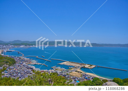 岡山県倉敷市の鷲羽山展望台から北側の眺望(大畠,漁港,競艇場,大畠海浜公園など) 118868286