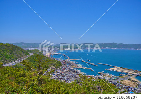 岡山県倉敷市の鷲羽山展望台から北側の眺望(大畠,漁港,競艇場,大畠海浜公園など) 118868287