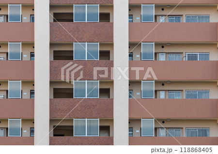 レトロな大規模マンション 118868405