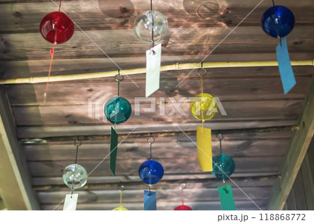 光前寺【国指定名勝】天井に揺れる水影と風鈴/長野県駒ヶ根市・夏 光前寺【国指定名勝】天井に揺れる水影と風鈴/長野県駒ヶ根市・夏 118868772