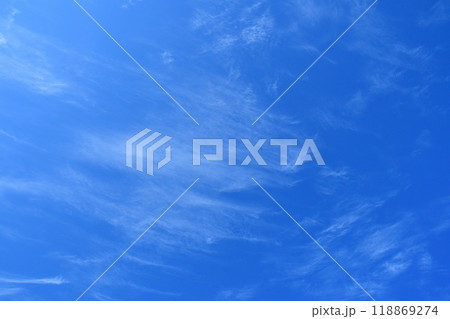 青空と白い雲、秋の雲 青空と白い雲、秋の雲 118869274