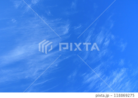 青空と白い雲、秋の雲 118869275