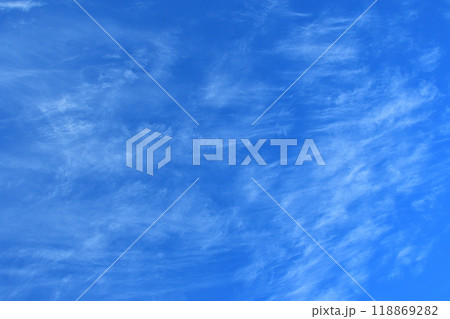 青空と白い雲、秋の雲 118869282