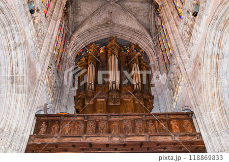 Church of Vernon, France, interiors 118869833