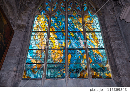 Church of Vernon, France, interiors 118869848
