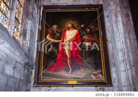 Church of Vernon, France, interiors 118869862