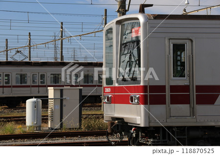 姫宮車両基地の東武鉄道の電車 姫宮車両基地の東武鉄道の電車 118870525
