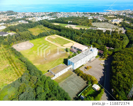 秋の北海道森町で道立森高等学校の風景を撮影 118872374