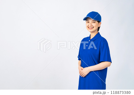 笑顔の女性作業員 笑顔の女性作業員 118873380