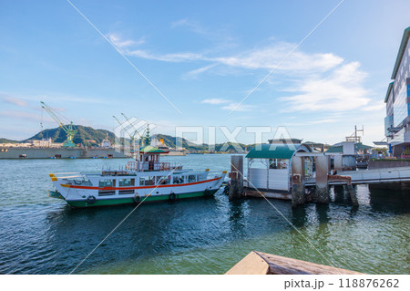 尾道駅前公園の風景(広島県尾道市) 118876262