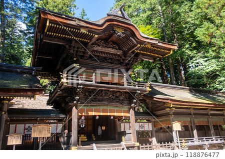 諏訪大社 下社春宮境内の幣拝殿 諏訪大社 下社春宮境内の幣拝殿 118876477