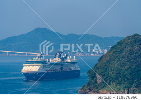 長崎港客船入港(Celebrity Millennium)女神大橋から【長崎市】 長崎港客船入港(Celebrity Millennium)女神大橋から【長崎市】 118876960