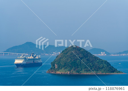 長崎港客船入港(Celebrity Millennium)女神大橋から【長崎市】 長崎港客船入港(Celebrity Millennium)女神大橋から【長崎市】 118876961