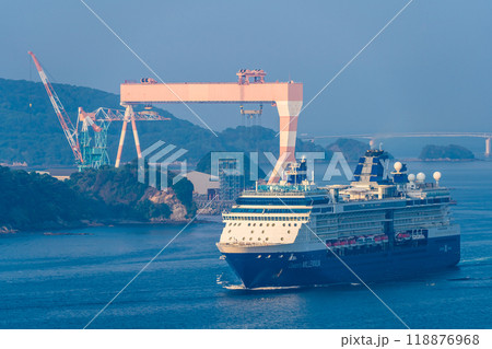 長崎港客船入港(Celebrity Millennium)女神大橋から【長崎市】 長崎港客船入港(Celebrity Millennium)女神大橋から【長崎市】 118876968