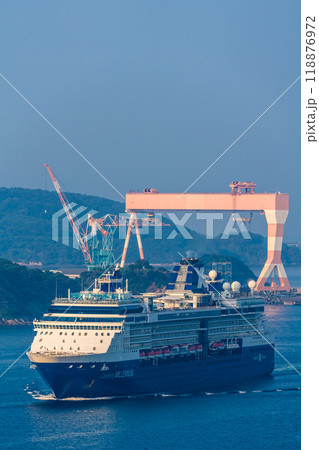 長崎港客船入港(Celebrity Millennium)女神大橋から【長崎市】 長崎港客船入港(Celebrity Millennium)女神大橋から【長崎市】 118876972