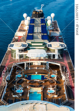 長崎港客船入港（Celebrity Millennium）女神大橋から【長崎市】 118877001