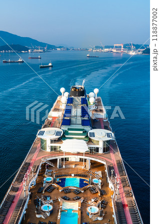 長崎港客船入港（Celebrity Millennium）女神大橋から【長崎市】 118877002