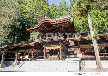 諏訪大社　下社秋宮の幣拝殿 118877109