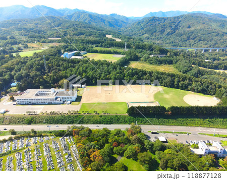 秋の北海道森町で町立森中学校の風景を撮影 118877128