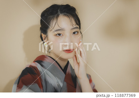 着物の女性 幾何学柄の明仙 着物の女性 幾何学柄の明仙 118877369