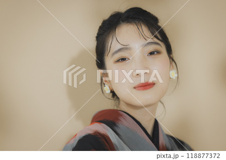 着物の女性 幾何学柄の明仙 着物の女性 幾何学柄の明仙 118877372