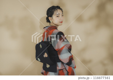 着物の女性 幾何学柄の明仙 着物の女性 幾何学柄の明仙 118877381