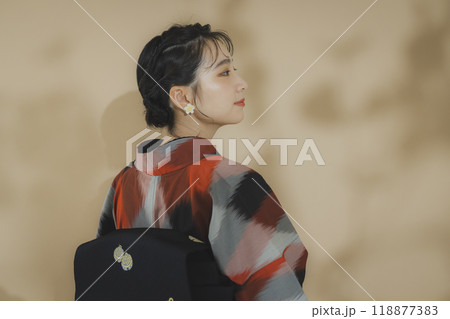 着物の女性 幾何学柄の明仙 着物の女性 幾何学柄の明仙 118877383