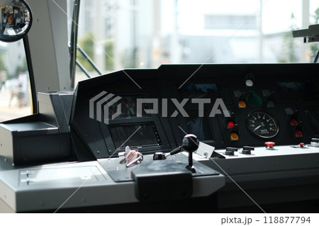 電車の運転席 電車の運転席 118877794