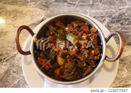 インド料理　ビンディマサラ（オクラのカレー炒め） 118877887