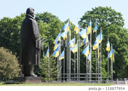 Statue of Andrejs Upitis with Ukrainian flags in Kronvalda park near the house of congress in Riga, Latvia 118877954