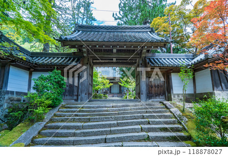 京都市右京区　西明寺の表門 118878027