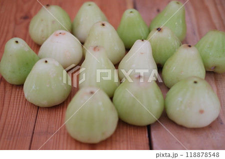 A water guava on wooden table 118878548