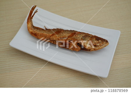 Freshly cooked fish on a white plate 118878569