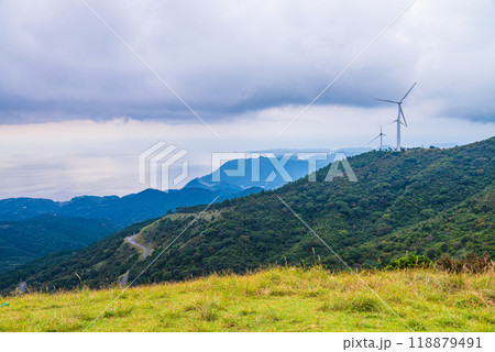 【静岡県】伊豆稲取の細野高原　風力発電風車 118879491
