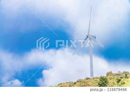 【静岡県】伊豆稲取の細野高原　風力発電風車 118879498