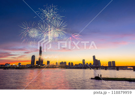 Fireworks along the Han River in International Fireworks Festival at Yeouido, Seoul, South Korea. 118879959
